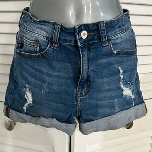 KanCan lightly distressed medium wash blue denim stretch jean short- size 5/26